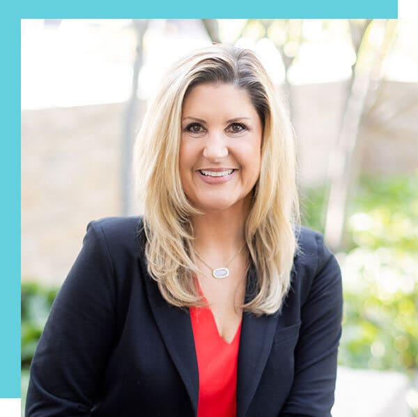 Julie Kahlmeyer <br><strong> Client Solutions Manager </strong>